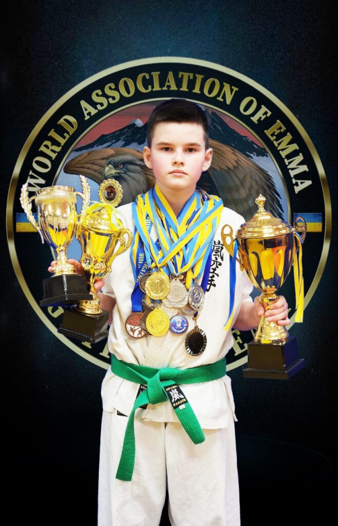 Куліш ПавлоБагаторазовий чемпіон та призер Міжнародних турнірів з Араши-Карате
Призер турнірів з кікбоксингу у розділі К-1
