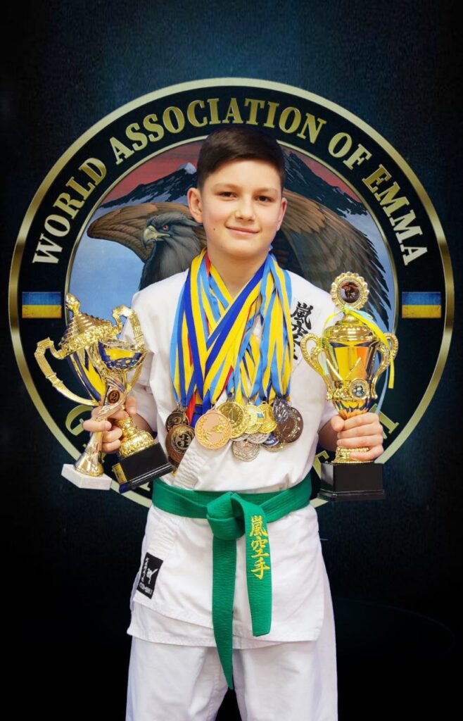 Стратеев МаксимБагаторазовий чемпіон та призер Міжнародних турнірів з Араши-Карате
Багаторазовий переможець турнірів з кікбоксингу у розділі К-1
Кращий спортсмен ДЕСЯТИЛІТТЯ команди Грифон