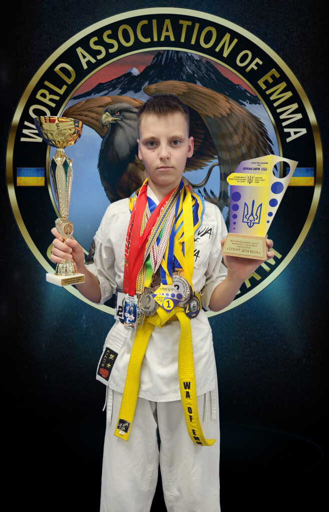 Черненко Іван
Багаторазовий чемпіон та призер Міжнародних турнірів з ЕММА та Араши-Карате