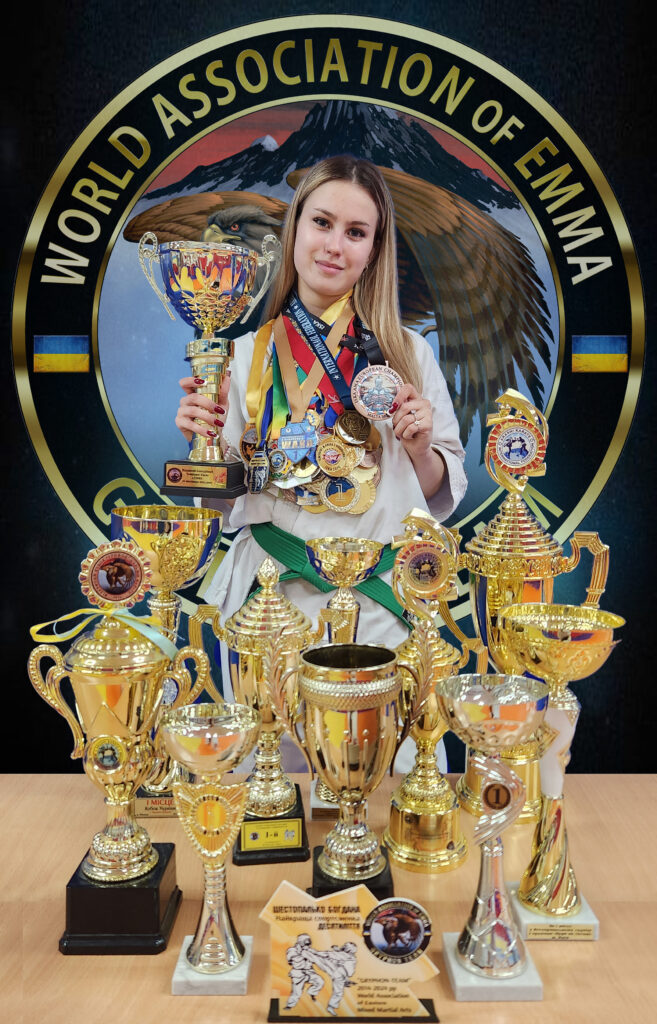 Шестопалько БогданаБронзовий призер Чемпіонату Європи з тай-боксингу 2025 року
Багаторазовий чемпіон та призер Міжнародних турнірів з ЕММА таАраши-Карате
Багаторазовий переможець турнірів з кікбоксингу у розділі К-1
Кращий спортсмен ДЕСЯТИЛІТТЯ команди Грифон