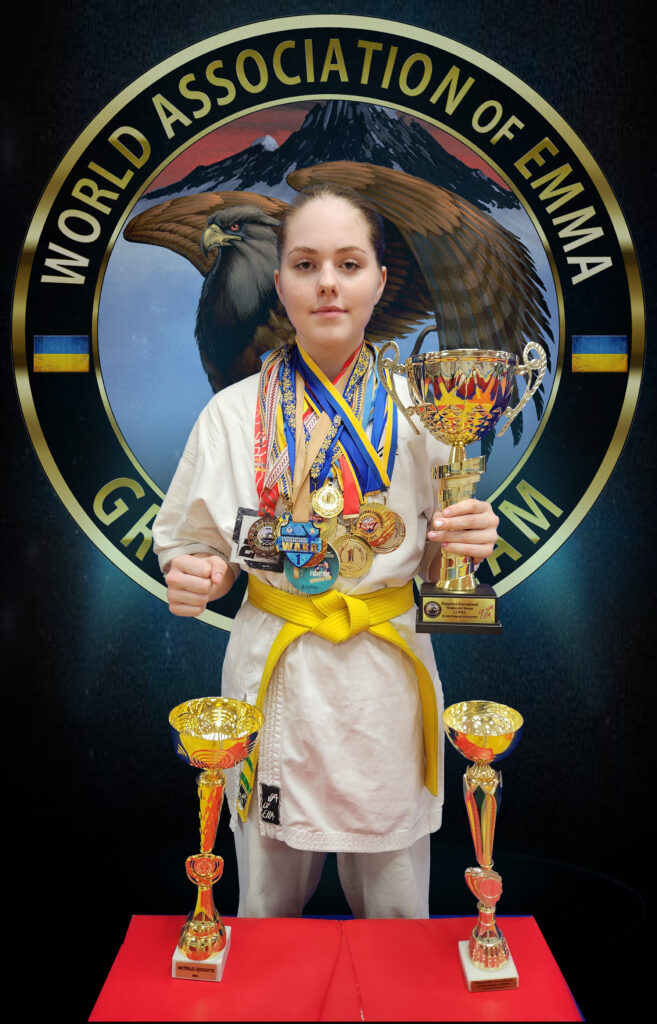 Маковей Катерина 
Багаторазовий чемпіон та призер Міжнародних турнірів з ЕММА та Араши-Карате
Багаторазовий переможець турнірів з кікбоксингу у розділі К-1