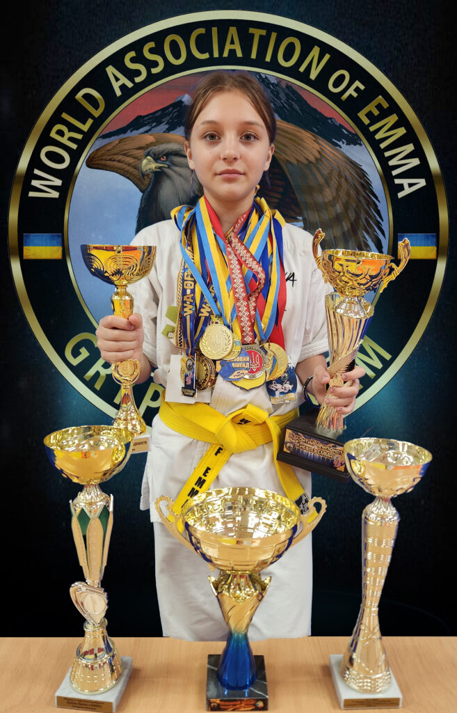 Сидоренко Кароліна 
Багаторазовий чемпіон та призер Міжнародних турнірів з ЕММА та Араши-Карате
Багаторазовий призер чемпіонатів з кікбоксингу у розділі К-1