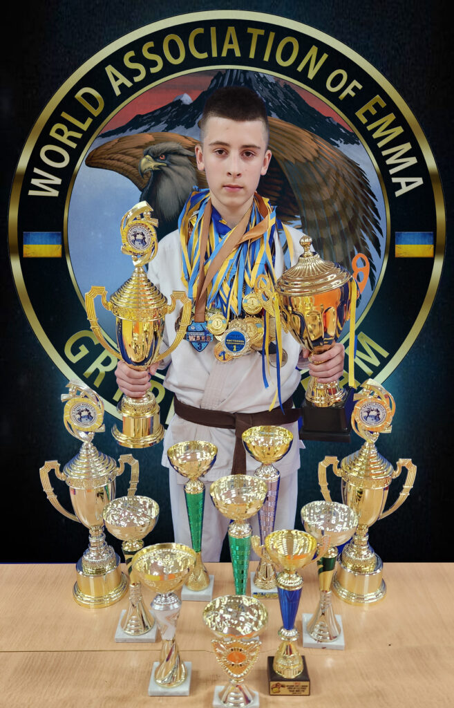 Ткачук Гліб 
Багаторазовий чемпіон та призер Міжнародних турнірів з ЕММА та Араши-Карате
Багаторазовий переможець турнірів з кікбоксингу у розділі К-1