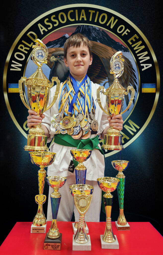 Щербина Михаїл 
Багаторазовий чемпіон та призер Міжнародних турнірів з ЕММА та Араши-Карате
Багаторазовий переможець турнірів з кікбоксингу у розділі К-1